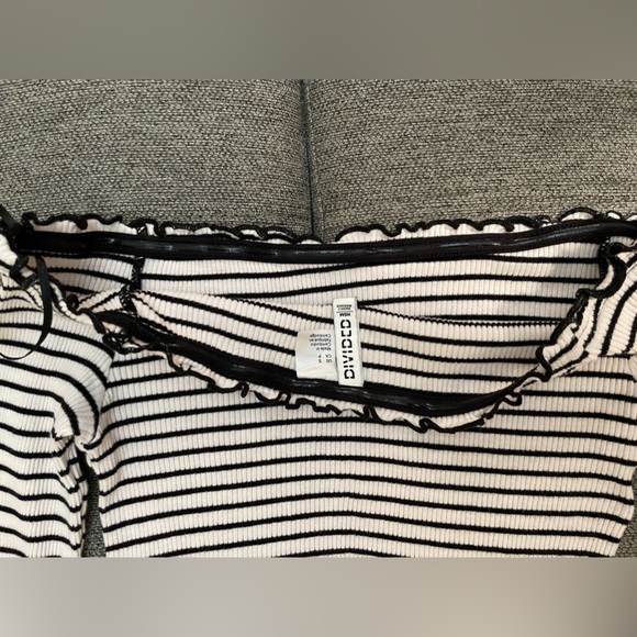 DIVIDED H&M Crop Shirt - Picture 2 of 2